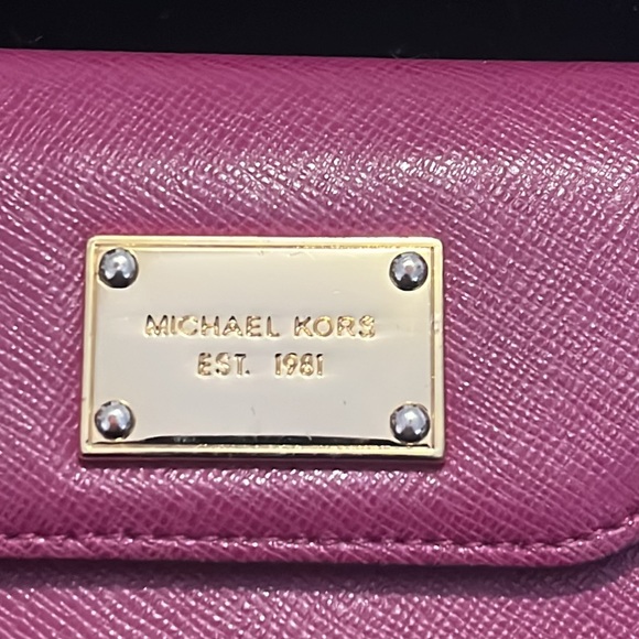 Michael Kors iPhone 5 / 5s Phone Case/Wristlet - Picture 3 of 9